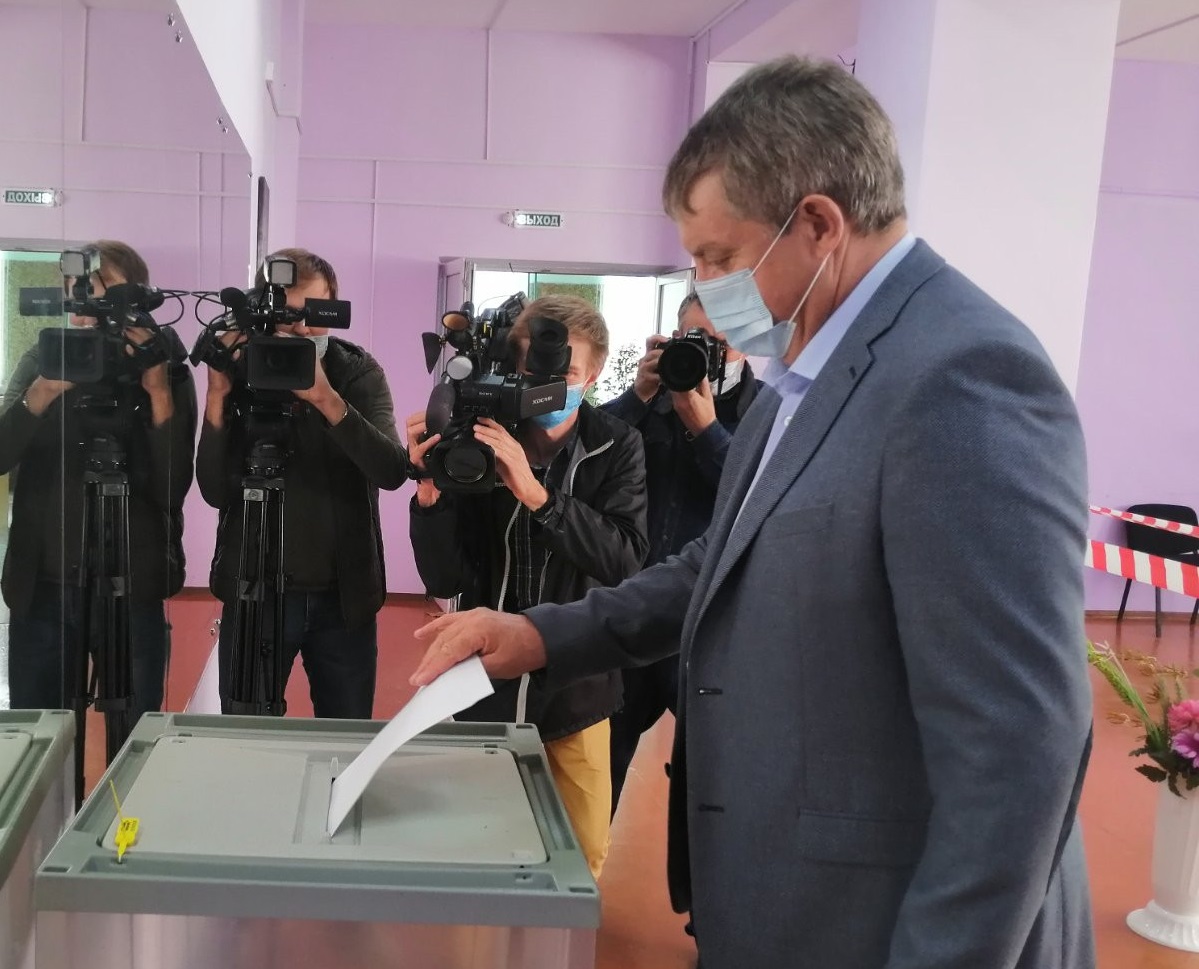 Богомаз и Меленск. Губернатор Брянской области проголосовал. Богомаз на выборах. Богомаз на выборах 2021.